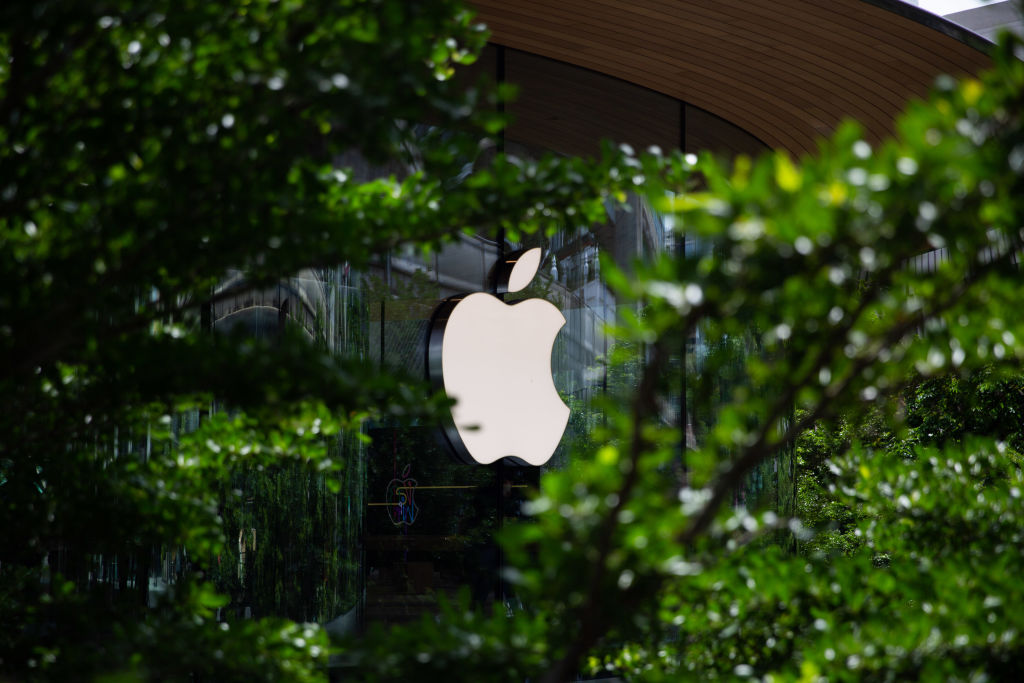 AI Shopping Bet: Why Apple Store Builder Pushes Back