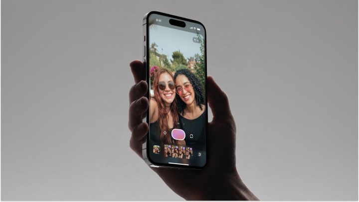AI Posing App Superpose Teaches You How to Pose